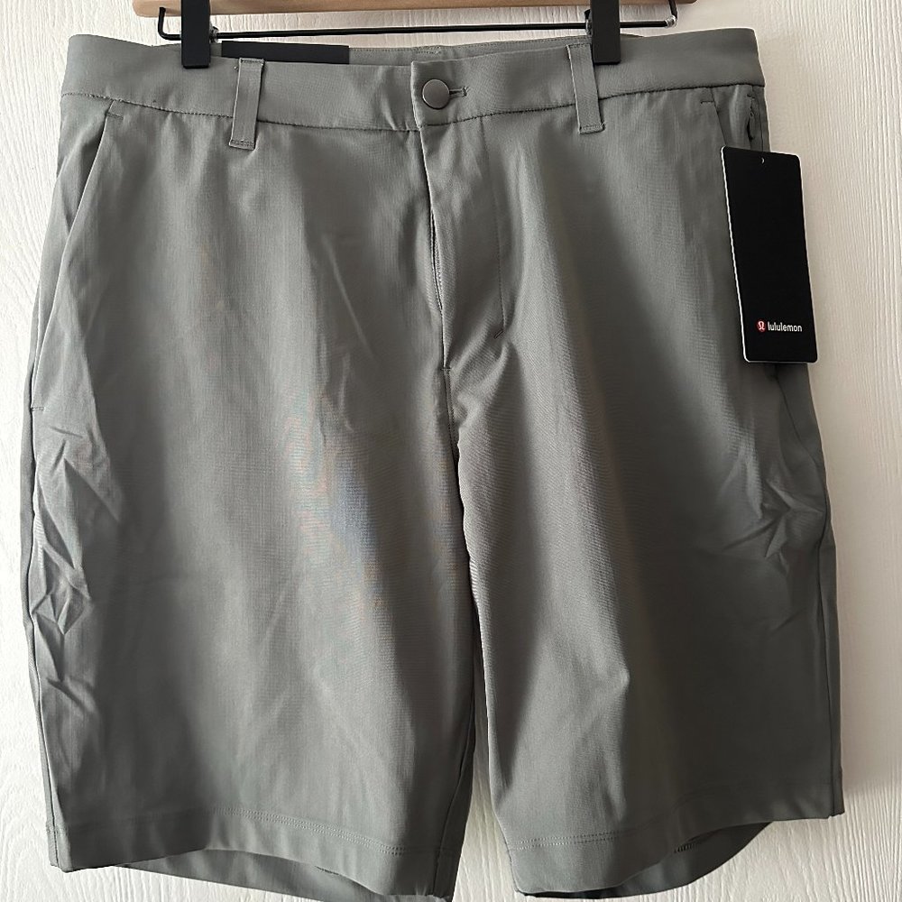 NWT Lululemon Mens Commission Short 9" Size 33